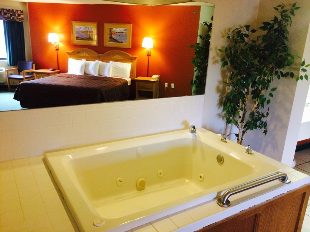 Regency Inn And Suites Stilwell الغرفة الصورة